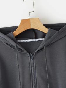 Ropa de fábrica de alta calidad para mujer Custom Ram Hem recortada cremallera Sudadera con capucha casual sólido de punto Sudaderas con capucha para mujer - Product Image 3