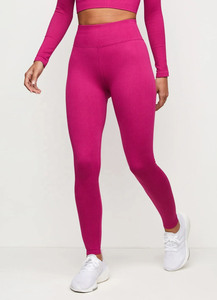 Ensemble de yoga pour femmes sur mesure soutien-gorge de sport respirant et sexy Legging taille élastique motif solide Legging d'entraînement court nouveau design chaud - Product Image 4