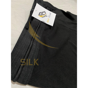 กางเกงขาสั้นผ้าลูกฟูกพิมพ์ลายสำหรับผู้ชาย ระดับพรีเมียม เอวยืดหยุ่นสูง ระบายอากาศได้ดี เป็นมิตรกับสิ่งแวดล้อม กันน้ำ เหมาะสำหรับเล่นกีฬา วิ่ง และออกกำลังกาย - Product Image 4