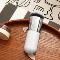 Pinceau Kabuki plat professionnel Dongshen pour fond de teint et correcteur, manche en bois blanc, crème vegan