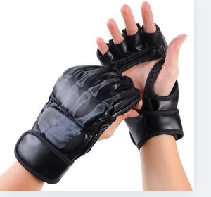 ถุงมือ MMA หนังแท้คุณภาพสูงสำหรับมืออาชีพ พร้อมสายรัดข้อมือปรับได้ ดีไซน์ครึ่งนิ้วกันลื่น สำหรับการฝึกซ้อมและการชกมวย - Product Image 4