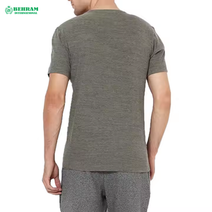 เสื้อยืดลำลองผู้ชาย คอกลม ทรงหลวม ผลิตจากวัสดุเป็นมิตรต่อสิ่งแวดล้อม ระบายอากาศได้ดี ผลิตจากโพลีเอสเตอร์/ผ้าฝ้าย เหมาะสำหรับการออกกำลังกาย - Product Image 3