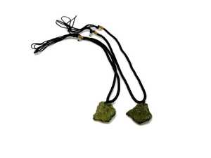 Collier en Moldavite Naturelle, Pendentif Pierre Gemme à Changement de Couleur, Pierre de Croissance et de Transformation Spirituelle, Cadeau pour Elle/Lui - Product Image 3