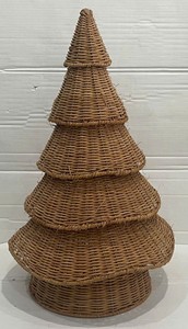 Adornos de árbol de Navidad de ratán triangular hechos a mano ecológicos - Product Image 2