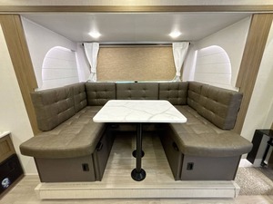 Remolque de Viaje Usado en Buen Estado, Modelo 2026, Forest River Wildwood X-Lite 24RLXL, con Tienda de Campaña en el Techo, en Venta - Product Image 2