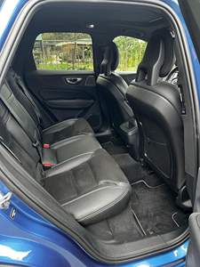 IMPRESIONANTE Volvo XC-60 T6 R-Design 2018, Motor de 4 Cilindros con Doble Inyección, Tracción en las Cuatro Ruedas, Transmisión Automática - Product Image 3