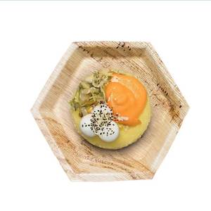 Plaques hexagonales en feuille de palmier Areca écologiques pour les fêtes, les événements et la restauration avec un design jetable naturel - Product Image 1