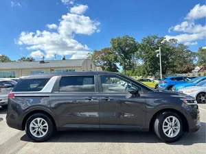 2022 Kia Carnival LXS - Product Image 5