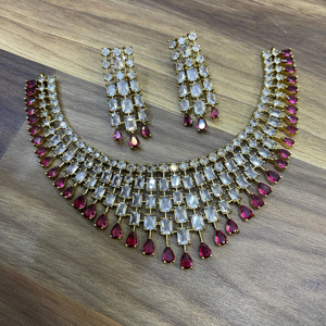 สร้อยคอทองเหลืองทำมือหลายชั้นประดับมุกสีขาวและหิน สำหรับงานแต่งงาน งานหมั้น งานครบรอบ งานปาร์ตี้ ไอเดียของขวัญสุดพิเศษ - Product Image 1