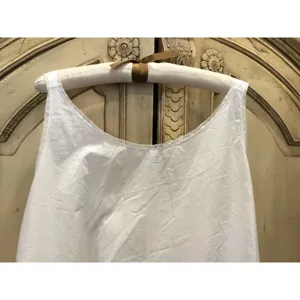 Robe de nuit vintage Adeline en lin français - Product Image 1