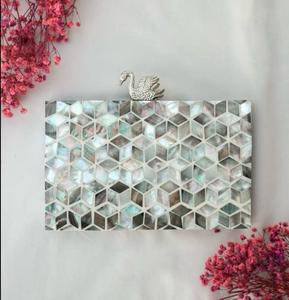 Couleur blanche de qualité supérieure avec poignée de couleur sac à main en résine pour femmes pochette avec poignée ronde dorée par l'exportateur indien au bas - Product Image 6