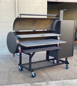Compre con Garantía: Parrilla Ahumadora de Carbón de Acero Negro con Caja de Fuego Lateral y Ruedas - Product Image 1