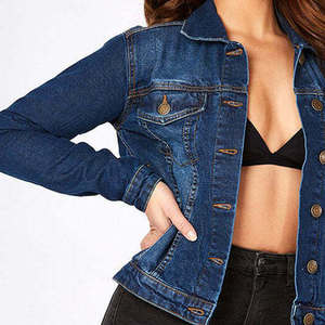 Veste en jean bleu foncé pour femmes à prix d'usine OEM Poches d'entrejambe et fermeture à boutons conçues pour les femmes pour un confort en toutes saisons - Product Image 6