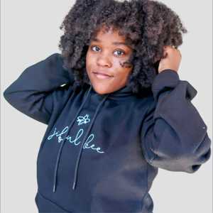 Sudadera con capucha de satén para niños de alta calidad, cómoda y elegante, perfecta para ropa informal y actividades al aire libre - Product Image 4