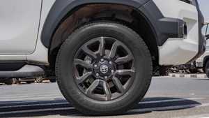 2025 pour Hilux Adventure 4.0L à essence, conduite à gauche, 200-250 ch, 400-500 Nm (Blanc) - Product Image 4