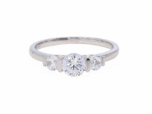 Frosty Moissanite Fire 0.90Ct Round Moissanite 3 Stone Anillo de compromiso en oro blanco de 14K Venta al por mayor - Product Image 6