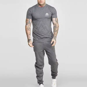 Ensemble tendance avec logo personnalisé imprimé couleur unie Ensemble t-shirt et pantalon pour homme Look tendance tendance Ensemble t-shirt et pantalon pour homme - Product Image 1