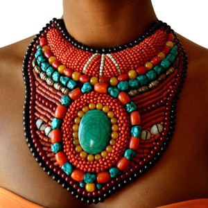 Ensemble de colliers et bracelets en résine avec broderie faite à la main Bijoux élégants en pierre pour femmes Dernier design à la mode pour les mariages - Product Image 3