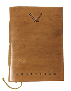 สมุดบันทึกทำมือจากกระดาษฝ้ายรีไซเคิลสีโบราณ ปกหนังวินเทจสั่งทำพิเศษ พร้อมโลโก้ปั๊มนูน เย็บกาว ปกแข็ง เหมาะสำหรับเป็นของขวัญ - Product Image 1