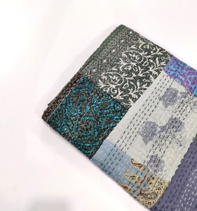 Edredón de seda bohemio Reversible de doble tamaño, colcha de retazos, técnica de bordado, edredón Kantha indio, ropa de cama de algodón Gudri - Product Image 2