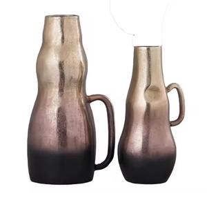 Vase à fleurs rectangulaire en bouteille en aluminium coulé de conception merveilleuse à la demande en finition en laiton pour la décoration de la maison et du bureau - Product Image 6