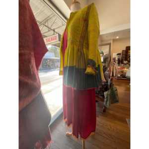 Veste NILGIRI en laine/soie teinte chartreuse pour la saison printanière - Product Image 3