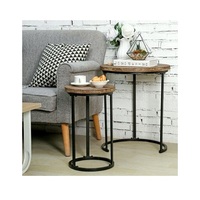 Ensemble de tables gigognes modernes en métal, finition texturée brillante, structure durable offrant un attrait luxueux pour les intérieurs élégants, café
