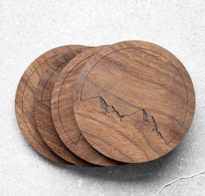 Posavasos de madera de acacia de lujo con incrustaciones de latón, posavasos redondos personalizados al por mayor para vajilla de bar y regalos para eventos - Product Image 1