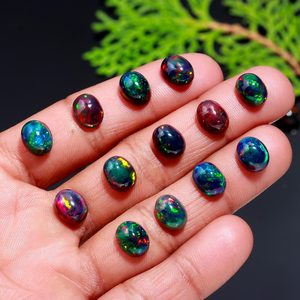 Cabochon d'opale éthiopienne naturelle de qualité supérieure Cabochon d'opale noire multi feu Pierre d'opale éthiopienne noire par Zubeda Gems - Product Image 2