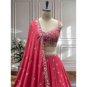 Lehenga chaly ขายร้อนกับงานเย็บปักถักร้อยสำหรับปาร์ตี้และชุดเจ้าสาวมีจำหน่ายในราคาที่ส่งออกจากอินเดีย - Product Image 5
