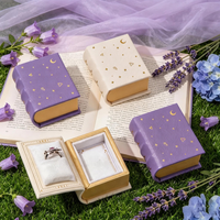 Scatola Portagioie a Forma di Libro Creativa con Chiusura a Conchiglia, Stampa UV in Lamina d'Oro, Goffratura Motivo Stelle e Luna, per Anelli e Collane, Laminazione Lucida