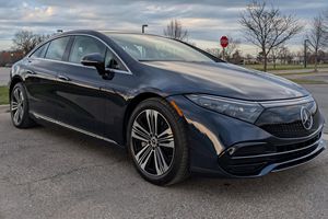 Mercedes-Benz EQS 450+ Sedán 2022 Usado en Excelentes Condiciones, 350 Millas de Autonomía, Azul Náutico Metalizado, Sin Modificaciones - Product Image 2