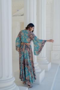 Ensemble assorti imprimé floral olive : haut cache-cœur à manches bouffantes et jupe midi taille naturelle, écoresponsable, idéal pour les voyages estivaux en bord de mer - Product Image 5