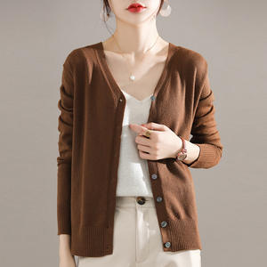 Suéter de Invierno de Lujo Personalizado 100% Algodón para Mujer, Cuello en V, Manga Larga, Logotipo Frontal - Product Image 4