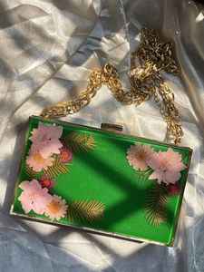 Bolso de Mano de Resina Moderna de Primera Calidad |   Elegante Bolso de Noche Rígido para Damas |   Bolso de Mano para Bodas y Eventos, Ecológico e Impermeable - Product Image 4