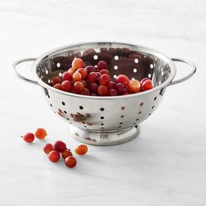 Sleek Shiny Stainless Steel <b>Colander</b> With Comfortable Edge Grip Enhances User Experience In Daily Food Preparation - Product Image 2