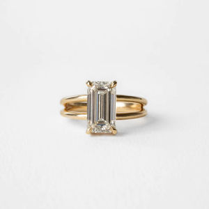 Anillo de compromiso de doble banda de oro macizo de 18 quilates, moissanita de corte esmeralda alargada delicada, joyería nupcial clásica para boda para fiestas - Product Image 1