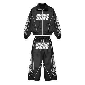 Conjunto deportivo para hombre con chaqueta cortavientos de colores y pantalones elásticos tipo jogger, ropa deportiva personalizada OEM, estilo urbano. - Product Image 2