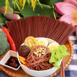 Vermicelles de riz brun vietnamien de qualité supérieure, faible en calories, sans gluten, sain, parfait pour les soupes, les salades, les sautés - Product Image 1