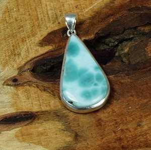 Colgante de Larimar Hecho a Mano, Gema Azul Caribeña en Forma de Lágrima, Joyería de Plata de Ley, Elegante Regalo para Mujer - Product Image 5