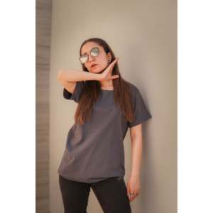 T-shirt femme monochrome anthracite, tailles S-XL - Product Image 3