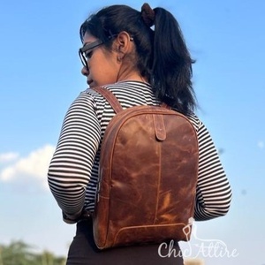 กระเป๋าเป้สะพายหลังหนังสีน้ำตาลสไตล์วินเทจแบบใหม่กระเป๋าสะพายหลังสำหรับเดินทางกระเป๋าหนังสำนักงานความจุขนาดใหญ่กระเป๋าเดินทางสำหรับผู้ชายและผู้หญิง - Product Image 1