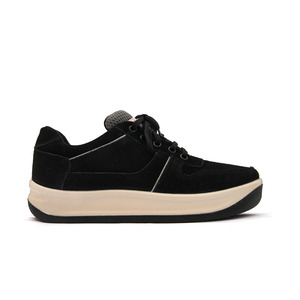 Zapatillas de deporte de cuero de ante para hombre, diseñadas para la comodidad diaria y un estilo moderno, con plantilla acolchada y suela exterior flexible. - Product Image 4