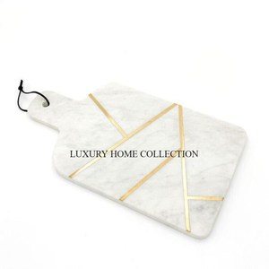 Tabla de cortar de madera y resina duradera con una superficie lisa perfecta para cortar en cubitos y preparar alimentos en cualquier cocina - Product Image 3