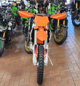 NewNew 2024 KTMM 250 XC Color Exterior NARANJA - Product Image 6