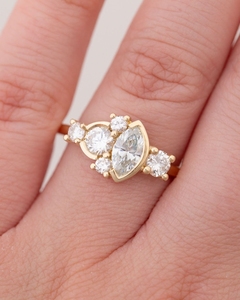 Bague de fiançailles en diamant cultivé en laboratoire en or jaune cluster bague de bride de mariage 1.30 Ctw Marquise coupe CVD lunette ensemble bague en diamant VS1 - Product Image 2