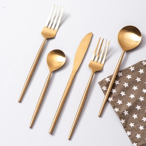 Ensemble de couverts plaqués or en gros, ensemble de couverts en laiton de la meilleure qualité pour les hôtels, les mariages, les fêtes et l'utilisation sur la table à manger. - Product Image 1