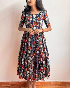 Vestido corto con encanto floral Ligero, transpirable y versátil para cada ocasión - Product Image 3