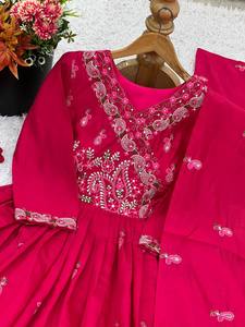 Traje Anarkali de Georgette Sintética de Calidad Extrema, Ropa India Premium con Bordado de Hilo y Lentejuelas, Conjunto de Vestido para Mujer para Fiesta, Precio al por Mayor - Product Image 3