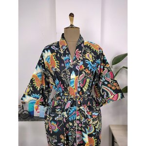 Bata de Casa de Algodón Ligero de Lujo Estilo Boho-Kimono con Diseño de Jungla Nocturna Rosa Estampado a Mano en India, Ideal como Pareo de Baño - Product Image 3